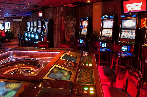 Live Auto Roulette table with multi-camera broadcast showing wheel and dealer